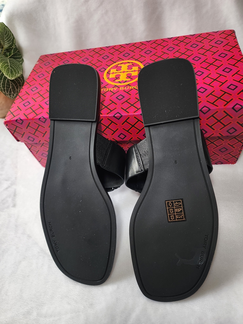 Tory Burch Black Miller Patent Thong Sandals - Picture 4 of 8